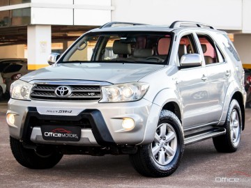 Toyota hiluxsw4 srv4x4 